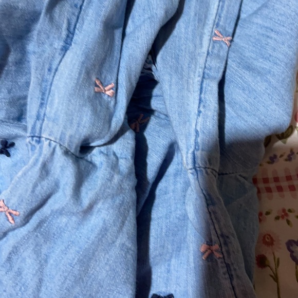 Beautiful blouse. Worn couple of times. - Picture 3 of 4